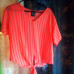 Women's very nice top (gently used) pretty coral color